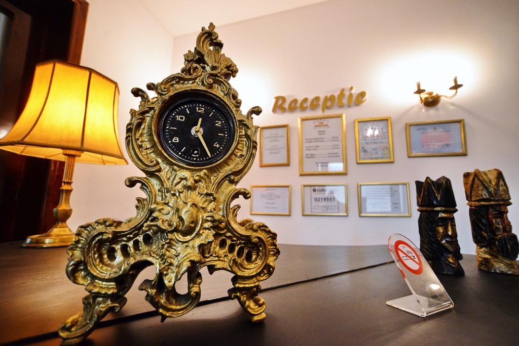 Casa Negustorului Hotel Deva Buitenkant foto