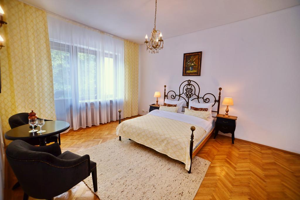 Casa Negustorului Hotel Deva Buitenkant foto
