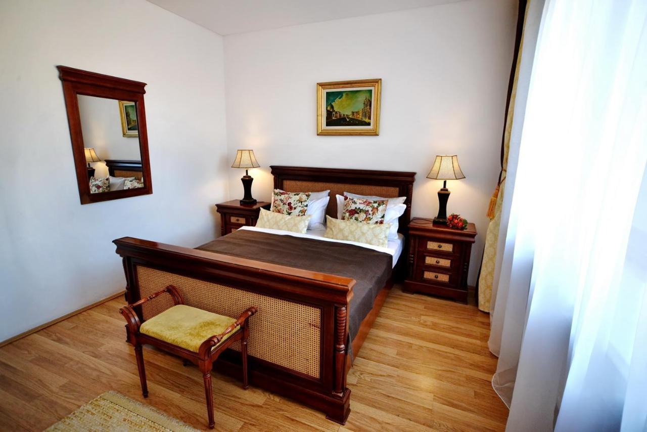 Casa Negustorului Hotel Deva Buitenkant foto