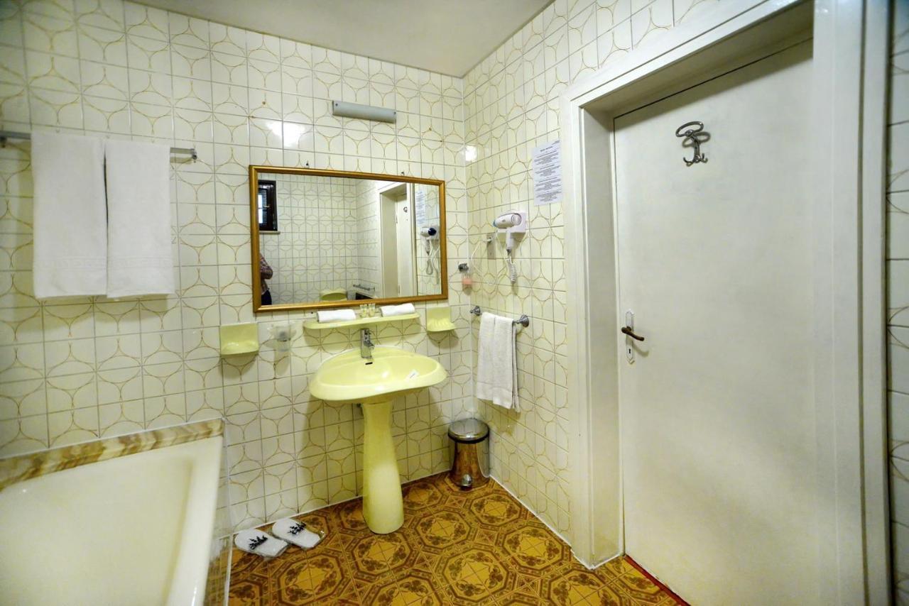Casa Negustorului Hotel Deva Buitenkant foto