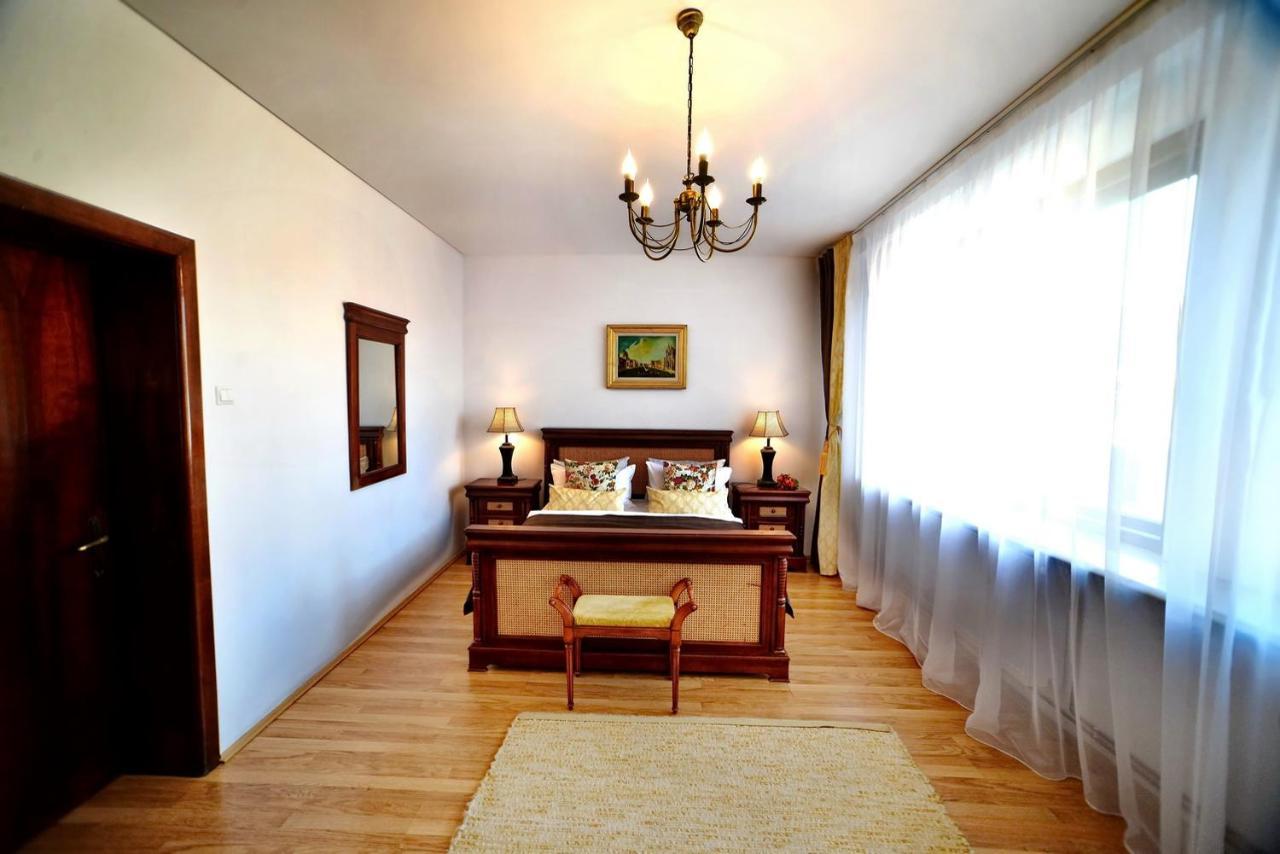 Casa Negustorului Hotel Deva Buitenkant foto